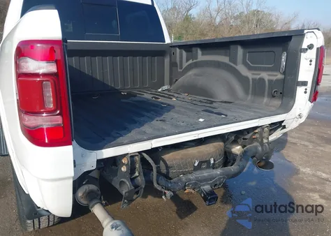 2019 Ram 1500 Limited 4X4 5'7 Box z USA, uszkodzony, nr VIN 1C6SRFHTXKN648541